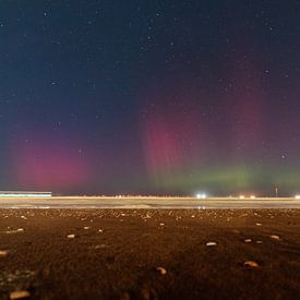 Northern lights on Scheveningen beach by Anne Zwagers