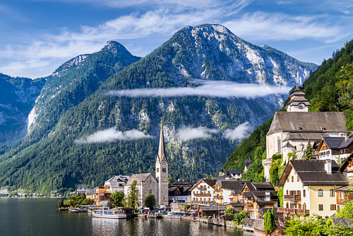 Schilderachtige ochtendsfeer boven Hallstatt