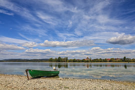 Uferlandschaft Insel Reichenau mit Blick auf die Kirche St. Peter und Paul in Niederzell - Bodensee von BlattArt - Christine Horn