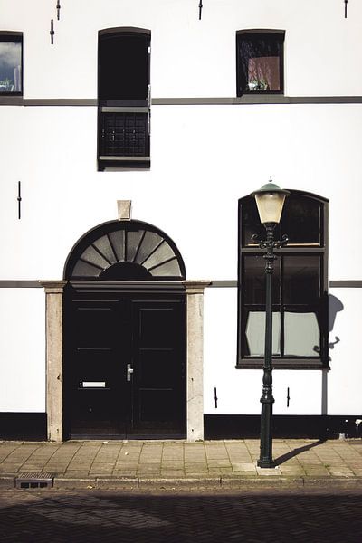 Black and white Old Dutch facade by Suzan van Pelt