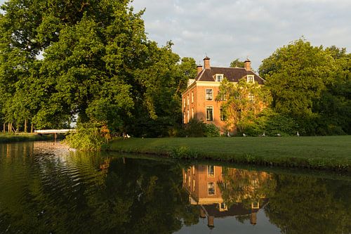 Landhuis Rhijnauwen met brug