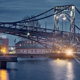 Kaiser Wilhelm Brug bij nacht van Rolf Pötsch