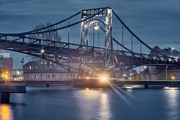 Kaiser Wilhelm Brug bij nacht van Rolf Pötsch