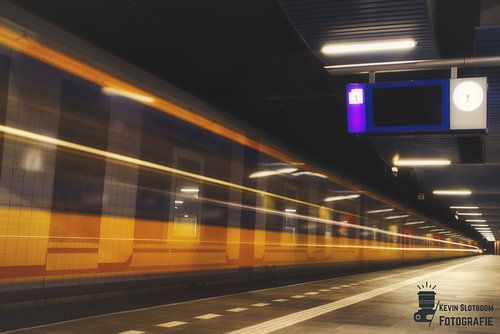 Intercity im Bahnhof Rotterdam-Blaak