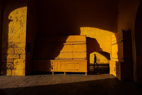Cartagena street photography | black yellow by Ellis Peeters