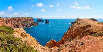 rotskust landschap portugal, met kliffen en atlantisch uitzicht van SusaZoom