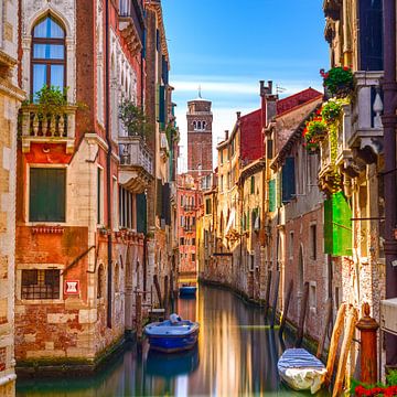 Stadsgezicht van Venetië, kanaal en klokkentoren, Italië van Stefano Orazzini