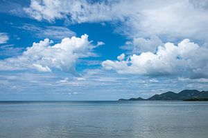 De kust voor Kho Samui in Thailand van Rick Van der Poorten