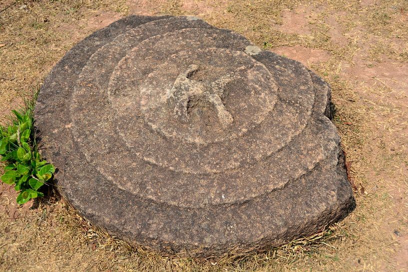 Phonsavan: Legends engraved in stone by Frank Photos