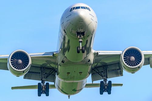 KLM Boeing 777-300 vlak voor de landing.