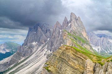 De kliffen van het Seceda gebergte in de Dolomieten
