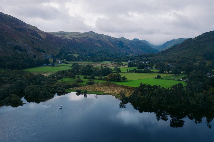 Dronefoto van het Ullswater bij Glenridding in het Lake District, Engeland van Sander de Vries