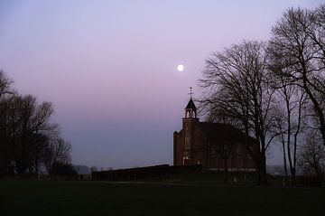 die Kirche und der Mond von Tania Perneel