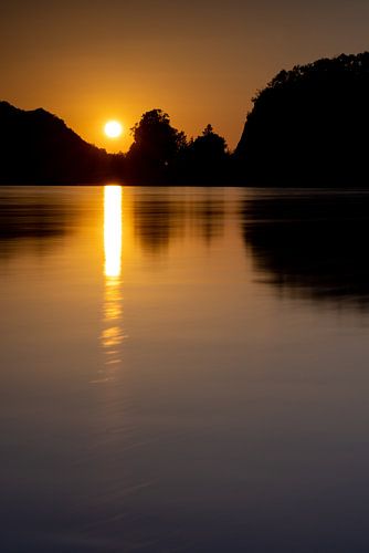 Zonsondergang aan de Elbe