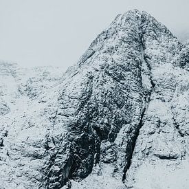 Mountain covered in snow | fine art print - Scotland | Travel photography by Elise van Gils