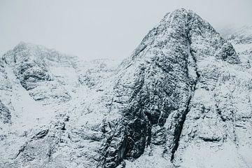 Mountain covered in snow | fine art print - Scotland | Travel photography by Elise van Gils