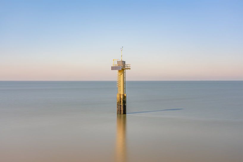Messstation im Meer bei Cadzand von Claire van Dun