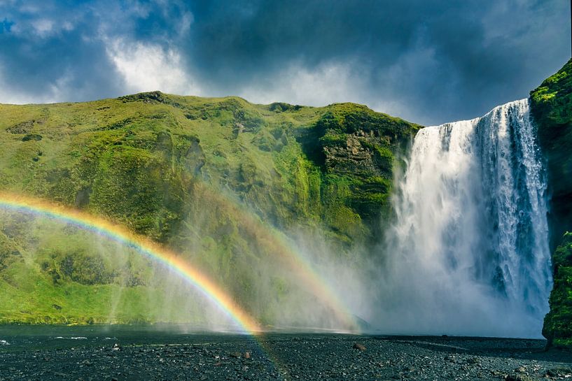 Skogafoss waterval in IJsland op een zomerse dag van Sjoerd van der Wal Fotografie