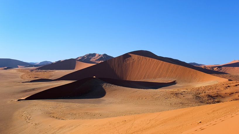 Sossusvlei, minimalistisch landschap van Nicolas Vangansbeke