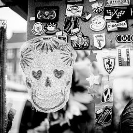 Carnavalsspullen te koop op de Markt in Maastricht van Streets of Maastricht