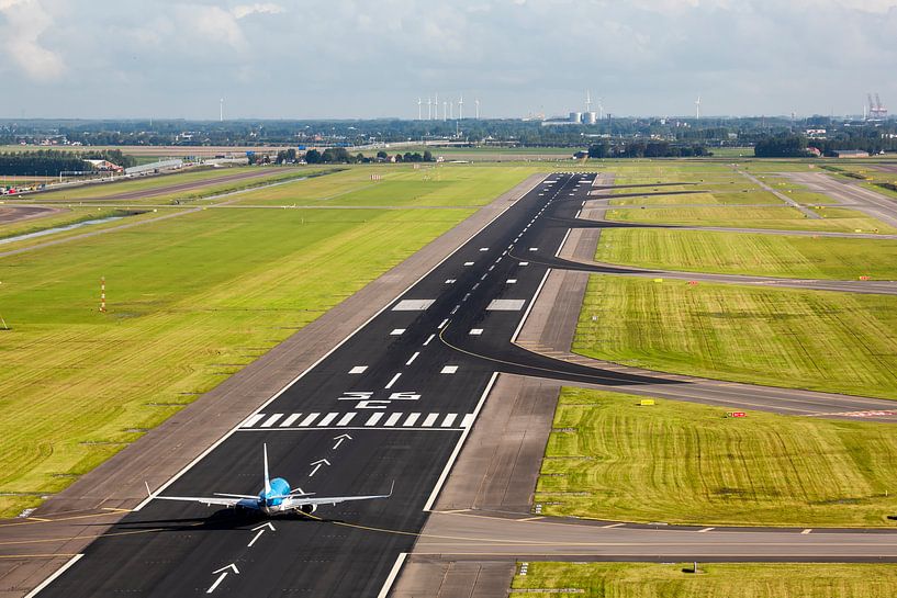 KLM Boeing 737 auf der Startbahn des Amsterdamer Flughafens Schiphol von Jeffrey Schaefer