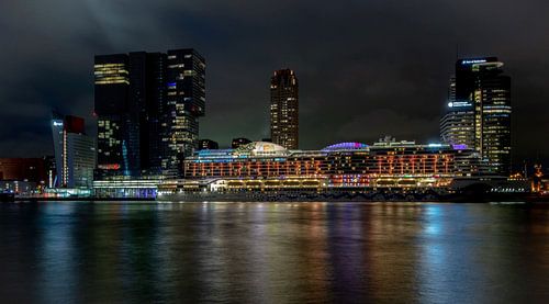 Rotterdam Kop van zuid Cruiseschip de Rotterdam