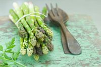 SF11409607 Green asparagus with salad cutlery