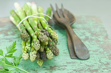 SF11409607 Groene asperges met saladebestek van BeeldigBeeld Food & Lifestyle