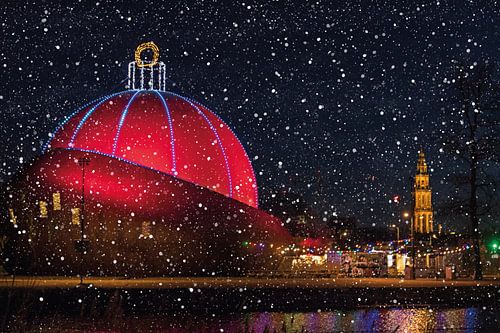 Het Dot gebouw in Groningen tijdens kerst