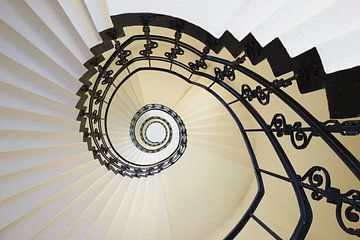 Das weiße Treppenhaus in Hamburg von Truus Nijland