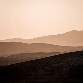 Hot desert, hot desert by Corrine Ponsen