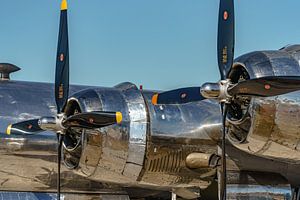 Zwei Triebwerke der Boeing B-29 Superfortress "Doc".