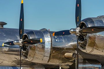 Twee motoren van de Boeing B-29 Superfortress "Doc". van Jaap van den Berg