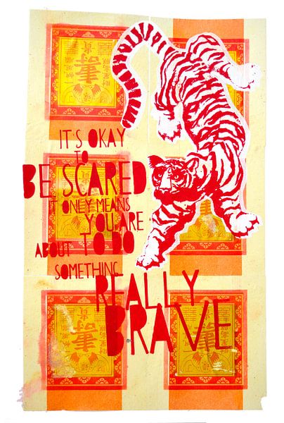 Brave gold tiger van Inge Buddingh