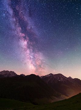 Zomerse Melkweg boven de Gastlosen Bergen in Zwitserland