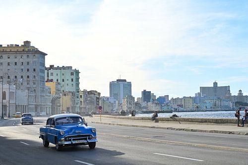 Oldtimers op de Malecón in Havana