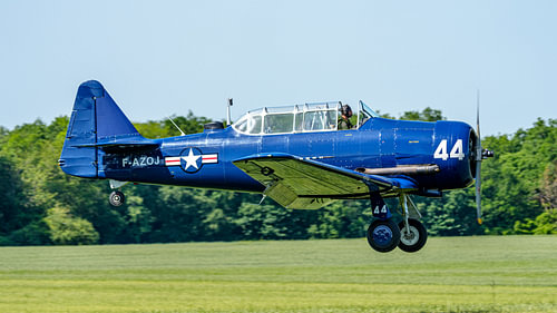 Landende North American Harvard Mk IV.