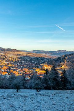 Winterochtendwandeling door het mooie ochtendlicht van Schmalkalden van Oliver Hlavaty