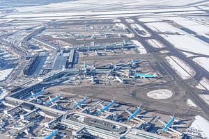 Der Flughafen Schiphol bei winterlichen Bedingungen.