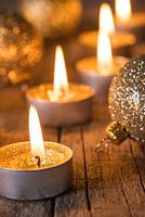Goldene Advents- und Weihnachtskerzen