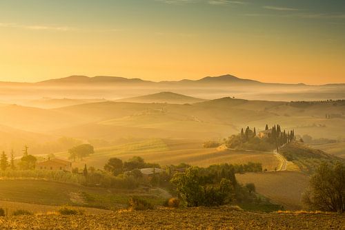 The golden rays of the sun in Tuscany
