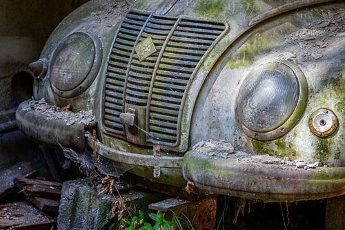 Lost Place - verlaten auto