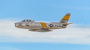 Vorbeiflug der North American F-86F Sabre "Jolley Roger".