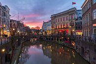 Sonnenuntergang über der Oudegracht in Utrecht von Russcher Tekst & Beeld Miniaturansicht