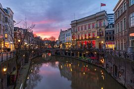Coucher de soleil sur l'Oudegracht à Utrecht sur Russcher Tekst & Beeld