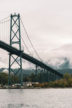 Brücke in den Wolken von Peter Hendriks