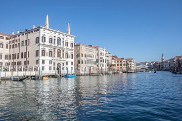 Venetië - Uitzicht over het Canal Grande naar de Rialtobrug