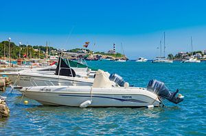 Boote im Yachthafen von Porto Colom auf der Insel Mallorca, Spanien