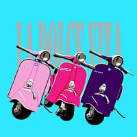 Vespa's sur fond bleu
