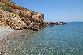 Greek bay with beach and rocks by Helga Kuiper